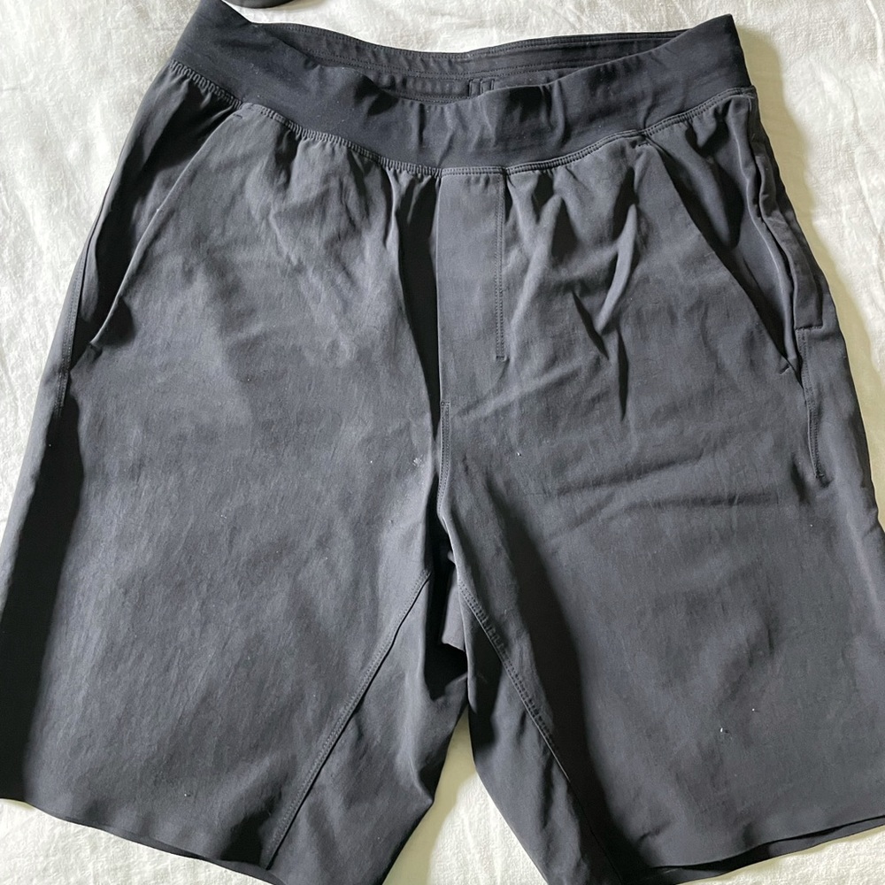 lululemon license to train short (S)